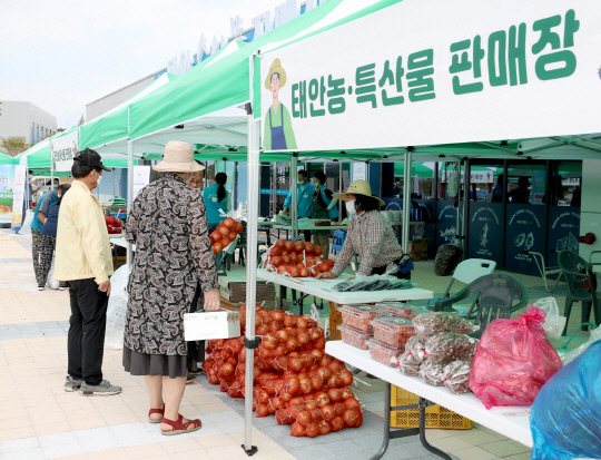 태안군,  로컬푸드 직거래장터 운영