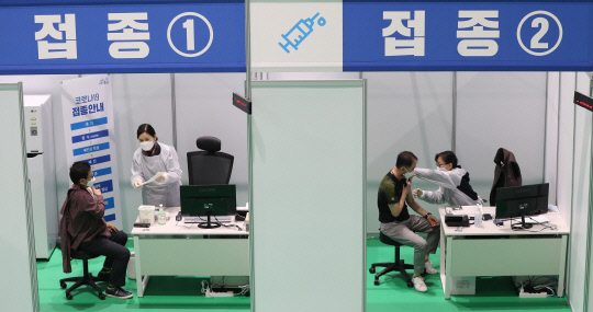 [포토] 유성종합스포츠센터에 마련된 코로나19 예방접종센터