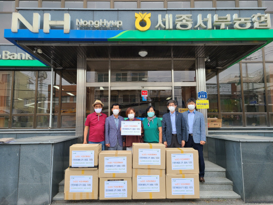 [사진뉴스]  농협세종시농정지원국·세종서부농협, 관내 농가에 안전여름나기 물품 전달