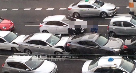 울산 중구 홈플러스앞 4중 추돌사고