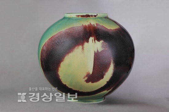 사기장 신한균씨 달항아리전