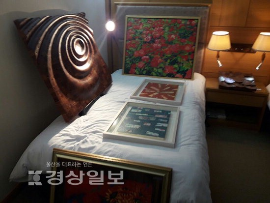 미술품 전시장으로 변신한 호텔객실