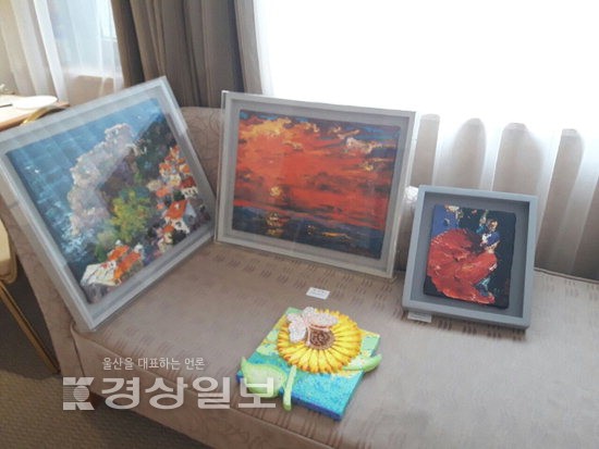 미술품 전시장으로 변신한 호텔객실