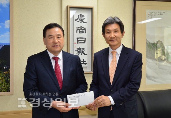 세무법인 송림 울산지점 엄전중 대표세무사, 경상일보 복지기금으로 100만원 기탁