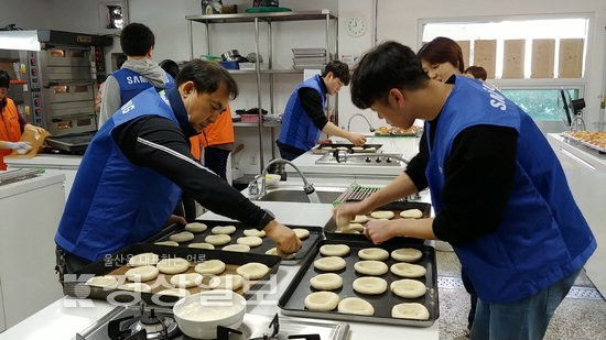 울산 서부종합사회복지관과 삼성SDI 자원봉사단, 함께 하는 행복한 빵 지원사업