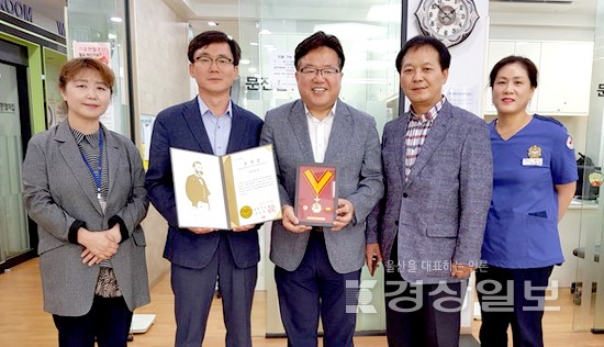 대한적십자사 헌혈홍보위원인 법무법인 정우 심규명 대표변호사, 헌혈 50회 달성해 헌혈유공장 금장 수상