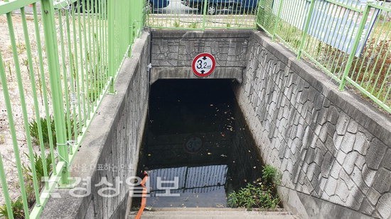 북구 폐쇄 굴다리 쓰레기투기·청소년 흡연 등 안전사각