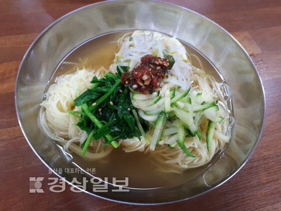 끝내주는 국물에 엄마표 인심 더한 국수 인기만점