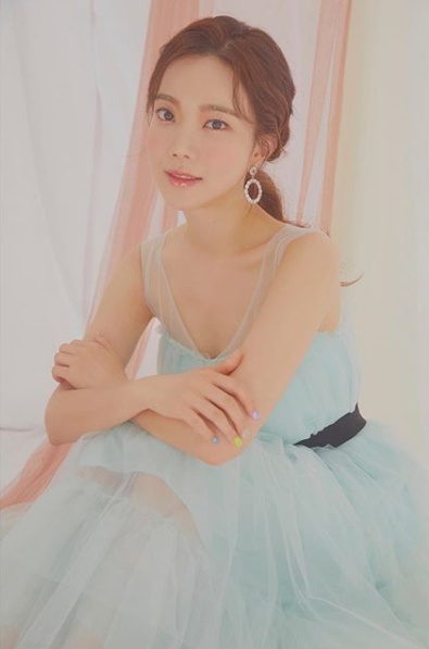 '김나희' 후 트로트가수로 활발하게 활동 중이다