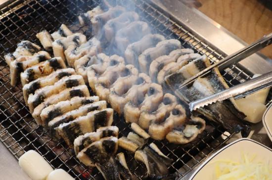 국내산 장어 특징적인 천호동 맛집 양도령숯불민물장어 눈길