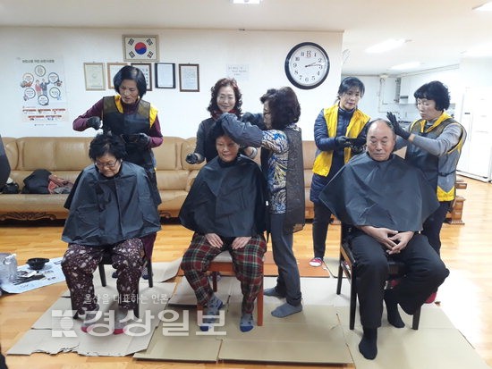 울산 북구 염포동 지역사회보장협의체, 미용실 방문이 어려운 노인들을 위한 이·미용 봉사활동