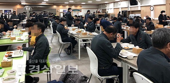 지그재그 식사…코로나가 바꾼 구내식당 풍경