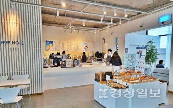 커피 창업 브랜드 커피홀 다양한 지원 눈길 가맹점의 든든한 버팀목 될 것