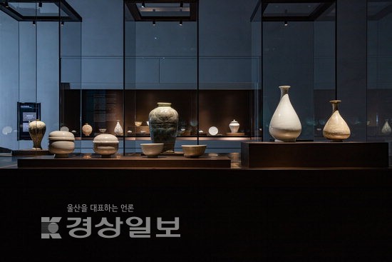 국립중앙박물관, 새로 조성한 분청사기·백자실 공개