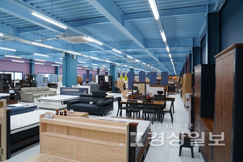 수원가구거리 마포프레스티지자이 입주가구 전문점 가구쇼 본점, 세라믹식탁 전시전 진행해