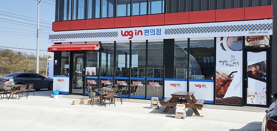로그인편의점, 샵인샵창업으로 기존 편의점 형태 변화 시도