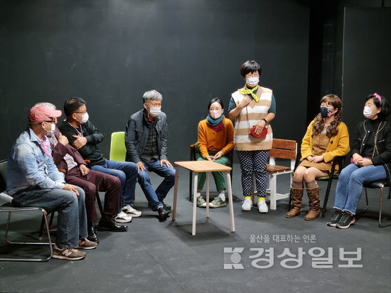 문인들이 극본 쓰고 연기까지 청자다방 미스 김