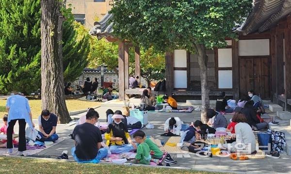 사단법인 그린울산포럼, 중구 동헌 마당에서 제1회 울산 학 그리기 대회 개최