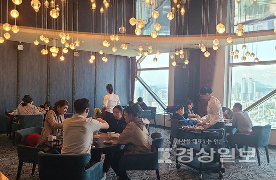 봄경 한영빈 대표, 무지개장애인센터 장애원우에게 사랑의 점심식사 제공