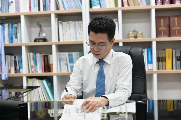 감당할 수 없는 빚 탕감하는 개인회생, 법률적 조언받아 신중히 진행해야