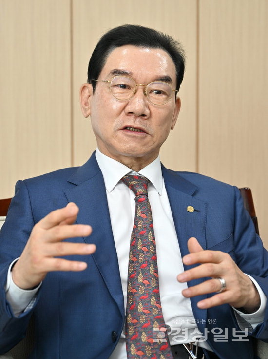 [데스크 초대석](1)김종길 내경의료재단 울산제일병원 이사장, 울산, 의과대 정원 증가·약학과 신설 필요