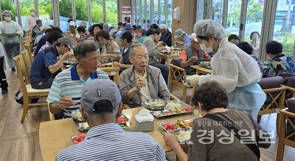 울산 중구 함월노인복지관, 삼계탕 먹고 올여름 건강합시닭! 행사 실시