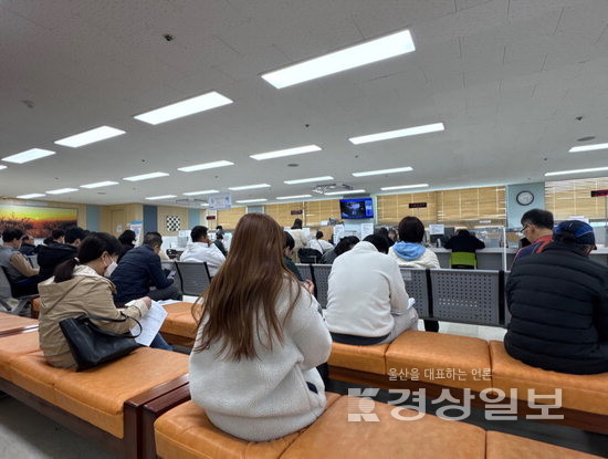 3高 여파 침체장기화에 고용센터 북적