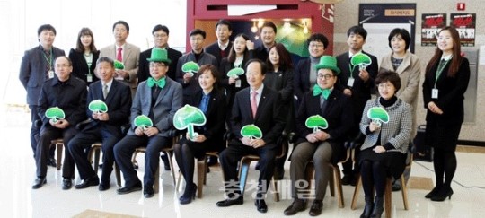 1004명의 키다리아저씨 찾습니다…소녀우체통 제막