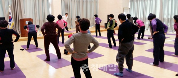 논산시, 한방명상 기공체조 교실 운영