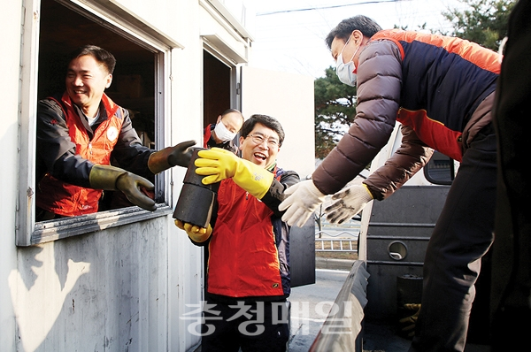 서산시청 우리두리봉사단, 연탄배달 봉사활동