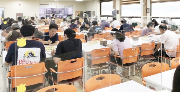 충주시청 구내식당, 투명 가림막 설치