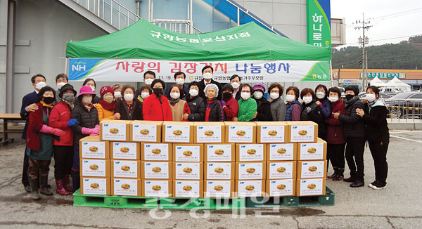 부여 규암농협은산지점·은산농가주부모임 김치 전달