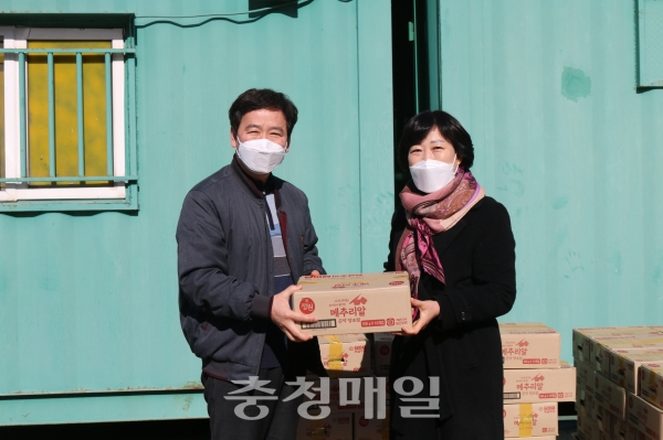 영동 정원식품, 노인복지관에 메추리알 장조림 후원