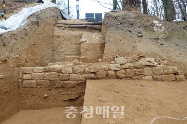 부여 부소산성 판축성벽 조사결과 온라인 공개