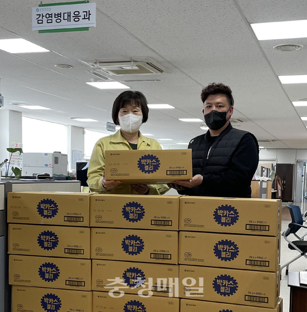청주시 청원구청 현경재씨, 상당보건소에 젤리 전달