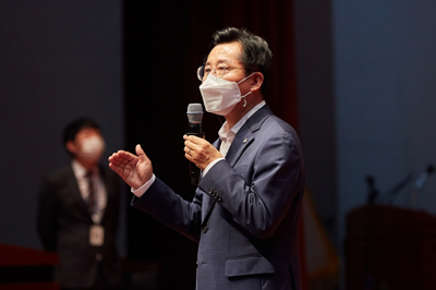 박경귀 아산시장, 민선8기 첫 월례모임서 시민·공직자에 큰절