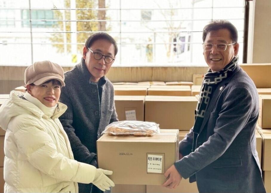 새롬에프에스(주), 이웃사랑 몸소 실천