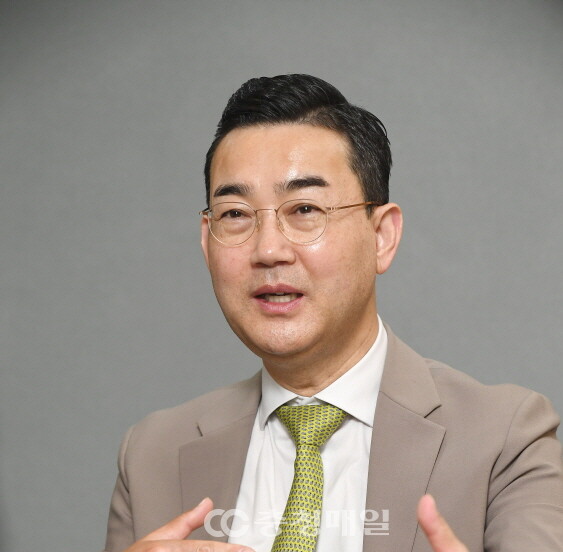 100년 역사를 초석으로 미래를 이끌어 가도록 돕겠다