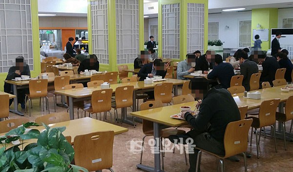 국회 구내식당서 벌레가??
