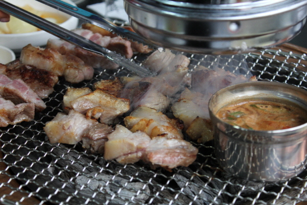 삼송맛집 제주 흑돼지 전문점 제주도야지, 연말연시 모임장소로 인기