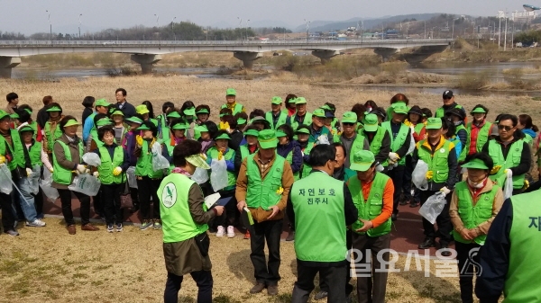 진주시 세계 물의 날 맞이 환경정화활동 실시