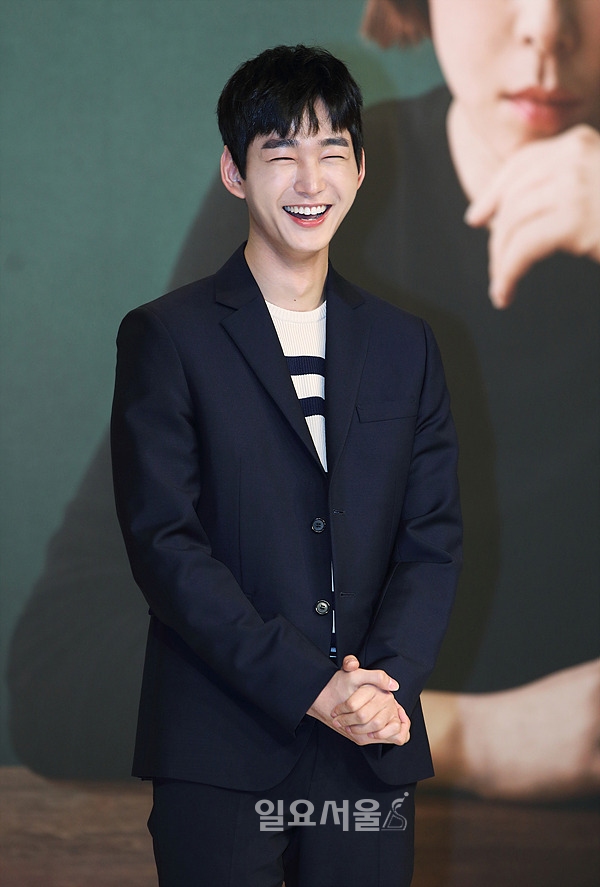 [IS포토] 이원근, 꽃미소 폴폴~ 추리의 여왕 신참 파출소장