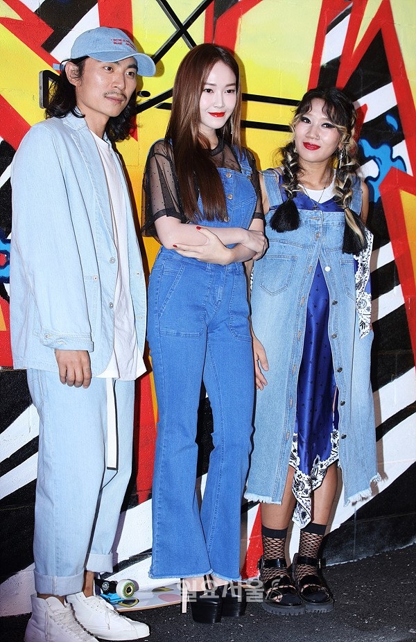 [IS포토] 스티브J&요니P 센터에 제시카가 떠~억