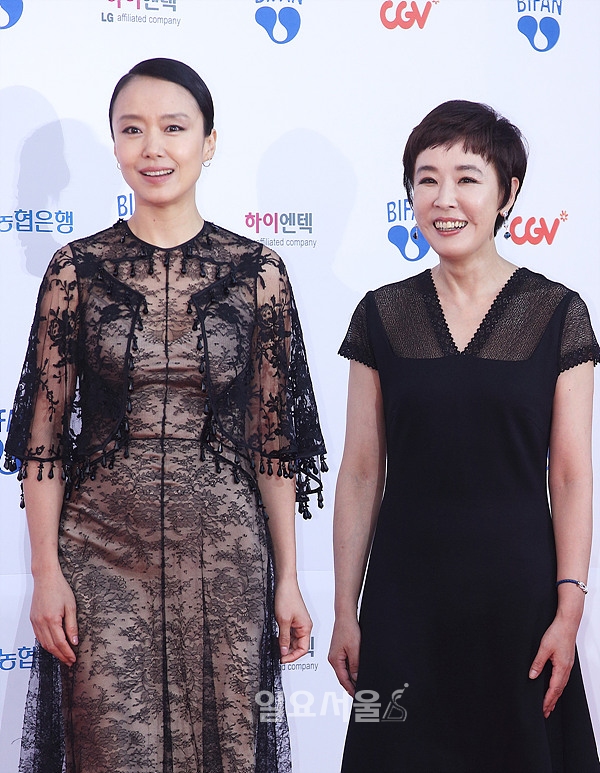 [IS포토|부천국제영화제] 전도연-강수연, 유쾌상쾌 명품 여배우 둘