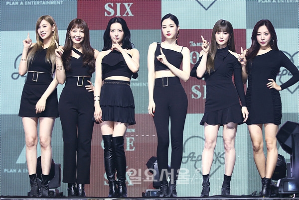 [IS포토] 에이핑크, 미니 7집 원앤식스(ONE&SIX)로 돌아온 여섯 숙녀