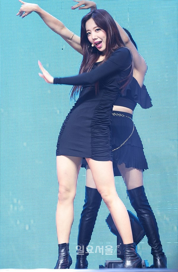 [IS포토] 에이핑크 김남주, 원앤식스! 룰루랄라 데헷~ 