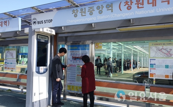 창원시티투어 2층 버스, 시내버스 승강장 광고 한다