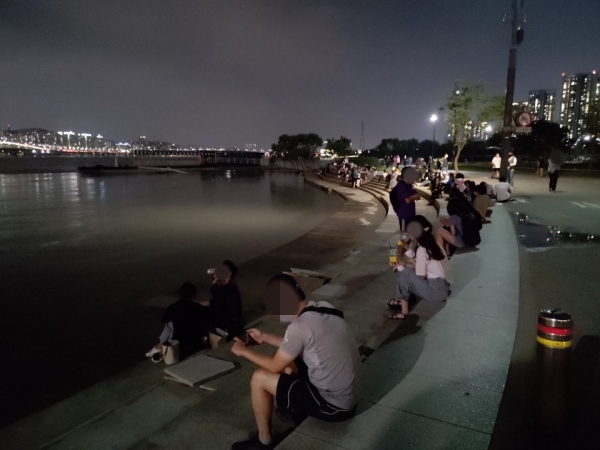 거리두기 2.5단계 해제?…요요현상 우려 vs 자영업 사망