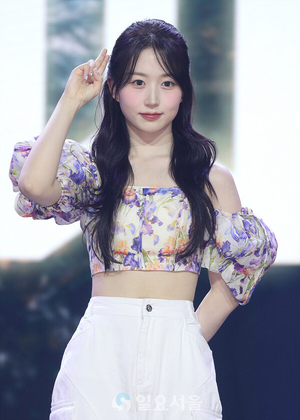 [IS포토] 엔믹스 해원, 오늘부터 파티 어클락
