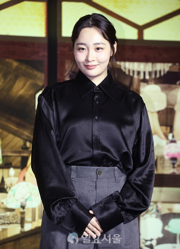 [IS포토] 김민하, 매력눈빛 조명가게 믿보배